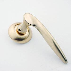 exterior door handle,door handle lock,Klamki na krotkim szyldzie,Ukraine door handle,замков