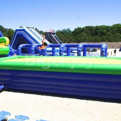 China Giant Inflatable Bouncy Water Slide
