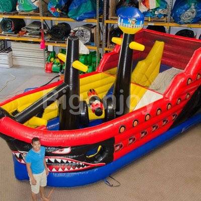 Attractive giant inflatable pirate ship slide
