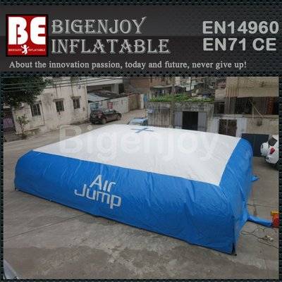 Inflatable stunt inflatable jump air bag for skiing