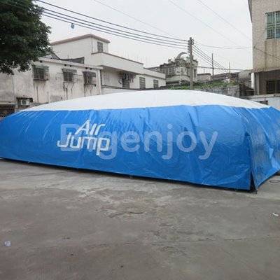 Inflatable stunt inflatable jump air bag for skiing