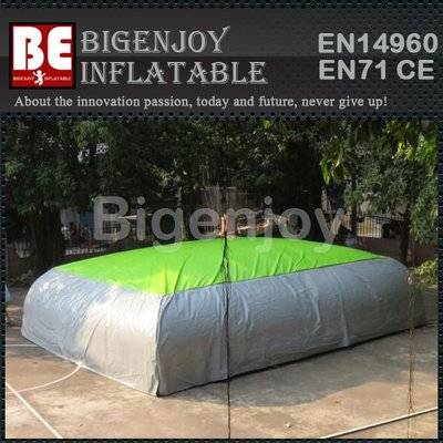 Inflatable stunt big air bag for adventure