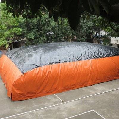 Free falling inflatable air bag for adults