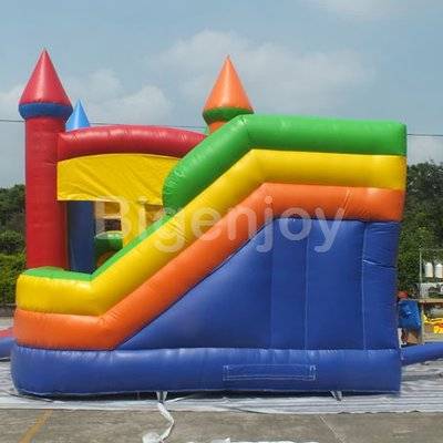 Attractive Inflatable bouncy castle with slide