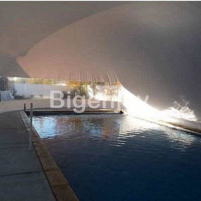 Outdoor inflatable tent for swimming pool