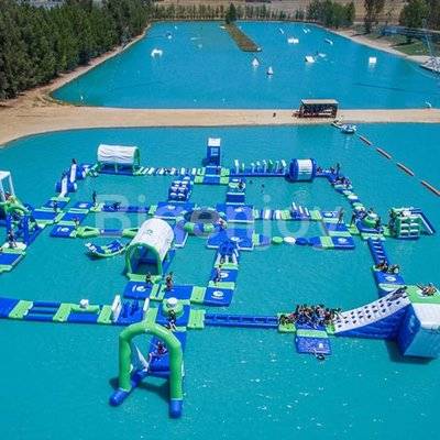Inflatable swimming pool floating water park