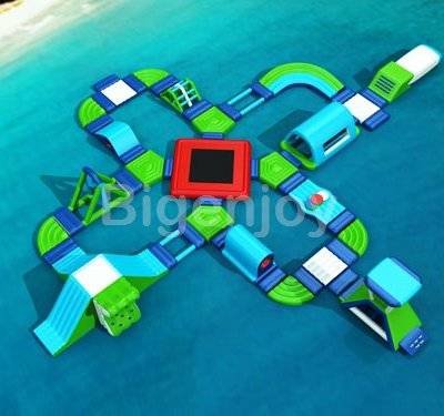 Giant Adult Water Play Games Inflatable Floating Water Park