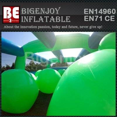 Big inflatable balls for mud run obstacle